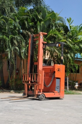 ขายFORKLIFT TOYOTA ไฟฟ้า1ตัน เสาสูง4.5เมตร สภาพสวยเดิมจากญี่ปุ่น 39,000 เท่านั้น