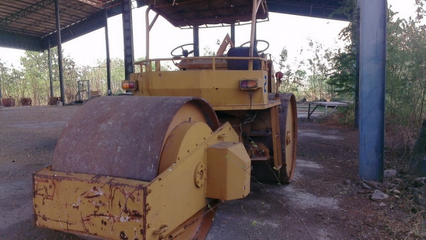 ต้องการขายรถบดสามล้อเหล็ก