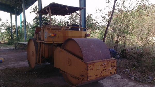 ต้องการขายรถบดสามล้อเหล็ก