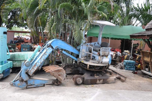 ขายแบคโฮ KOBELCO SK30 คออ่อน ((ขาดแทรค1ข้าง)) 120,000เท่านั้น