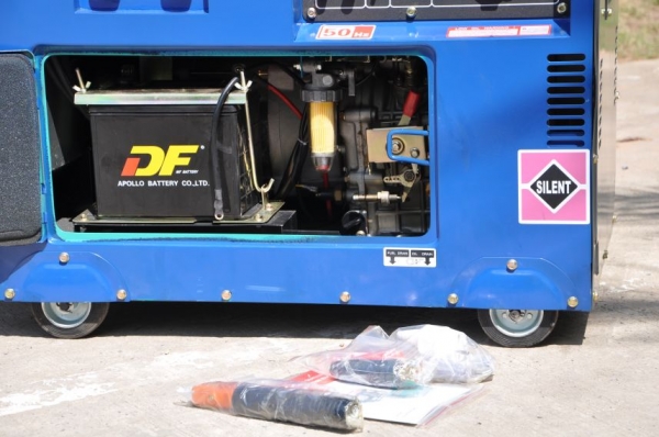 ขายเครื่องปั่นไฟ เครื่องดีเซล(ตู้เก็บเสียง)+เชื่อมได้180A 5KW มีตัวเดียว-38,000เท่านั้น!!