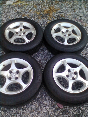 ขายยางพร้อมแม็ก HONDA ยางMICHELIN 195/65R15 ยางปี 10 จำนวน 1 ชุด