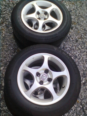 ขายยางพร้อมแม็ก HONDA ยางMICHELIN 195/65R15 ยางปี 10 จำนวน 1 ชุด