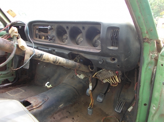 ลดกระจาย จัดไป 3,900 หัว DUTSUN 620 พร้อมอุปกรณ์ตามรูปยกเว้นพวงมาลัย