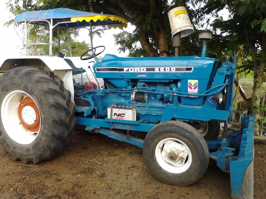 ขายรถไถด่วนสภาพ 99\% รถไถ Ford 6600   แท้ๆเลย   พร้อมใช้งาน ราคาต่อรองได้ พร้อมทะเบียนพร้อมชุดโอน