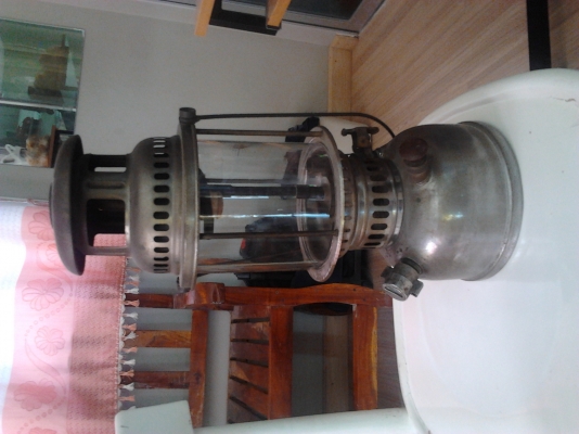 ขายตะเกียง เจ้าพายุ สภาพดี  สีเงิน 2500ครับ สนใจ 0985849113