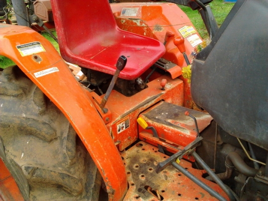 ขาย รถไถ KUBOTA L3408Di 4WD สภาพดีแห้งๆ เครื่องดีติดง่าย เกียร์ดี ระบบไฟใช้ได้ปกติ  ยางดี4เส้น ระบบไฮฯใช้ได้ดีไม่มีแตก พร้อมผาน4 เอกสารเล่มทะเบียน ขายตามสภาพ ราคาต่อรองได้ครับ