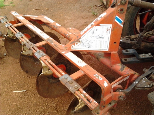 ขาย รถไถ KUBOTA L3408Di 4WD สภาพดีแห้งๆ เครื่องดีติดง่าย เกียร์ดี ระบบไฟใช้ได้ปกติ  ยางดี4เส้น ระบบไฮฯใช้ได้ดีไม่มีแตก พร้อมผาน4 เอกสารเล่มทะเบียน ขายตามสภาพ ราคาต่อรองได้ครับ