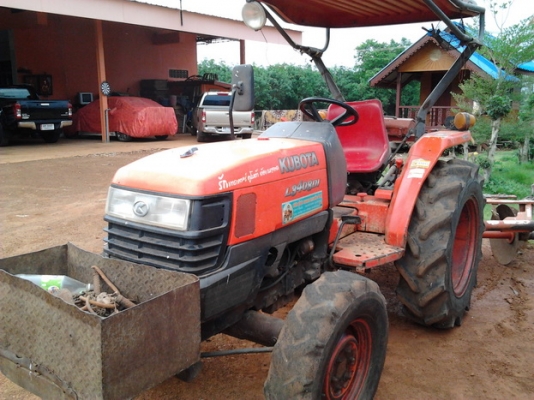 ขาย รถไถ KUBOTA L3408Di 4WD สภาพดีแห้งๆ เครื่องดีติดง่าย เกียร์ดี ระบบไฟใช้ได้ปกติ  ยางดี4เส้น ระบบไฮฯใช้ได้ดีไม่มีแตก พร้อมผาน4 เอกสารเล่มทะเบียน ขายตามสภาพ ราคาต่อรองได้ครับ