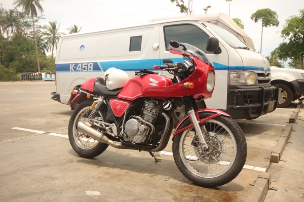 หาคนดูแลต่อครับ  Clubman GB400