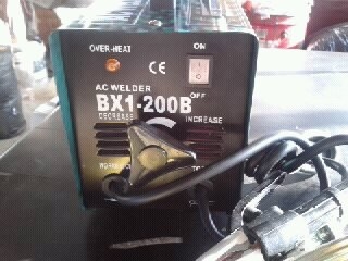 ตู้เชื้อมมือถือไฟ200ของใหม่ คอยทองแดงครบชุด 2800