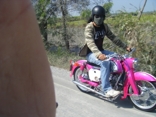 ลูกหมูชมพู อยากเปลี่ยนแนวขับ เวสป้า 150