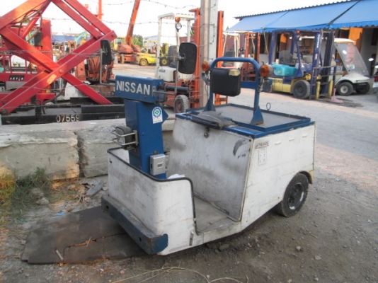 รหัส:13001058รถลากมีไฟหน้าหลังมีไฟเลี้ยวน้ำหนัง2,000kg.มี3ล้อwww.nihonmono.com