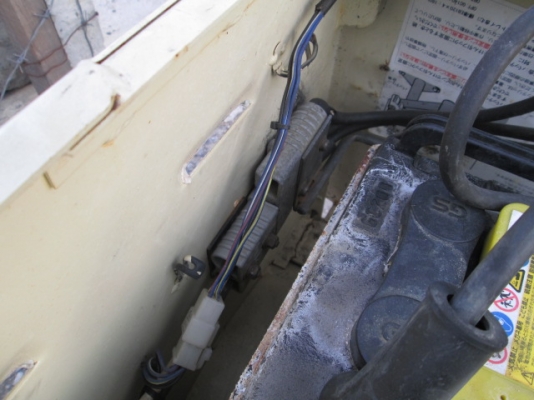 รหัส:13001058รถลากมีไฟหน้าหลังมีไฟเลี้ยวน้ำหนัง2,000kg.มี3ล้อwww.nihonmono.com