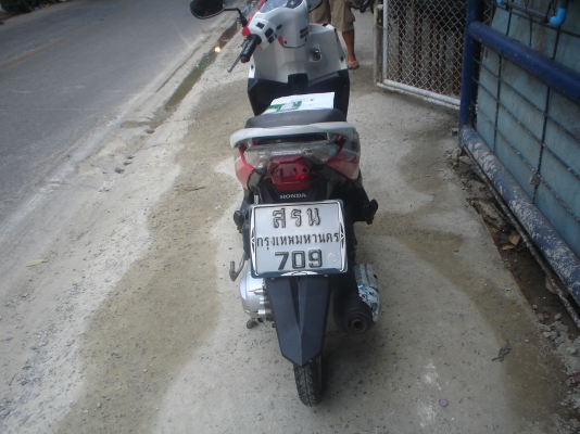 ทะเบียนกรุงเทพฯ พร้อมโอน  สภาพ 95\%ป้ายแดง สีสวยมากๆๆ