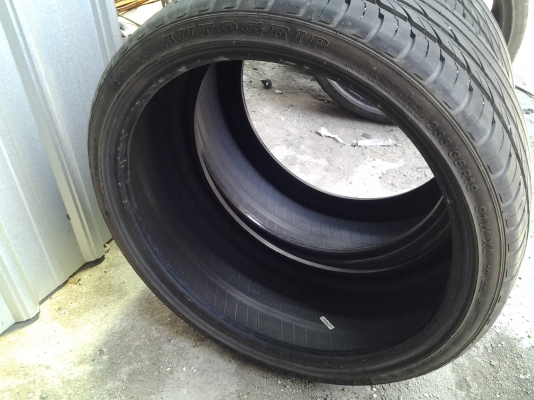 ยาง 235/35r19 สภาพ80\% เพิ่งถอดครับ ยาง 235/35r19 สภาพ80\% เพิ่งถอดครับ
