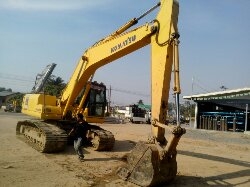 ขายรถแบคโฮรุ่นPC200-7