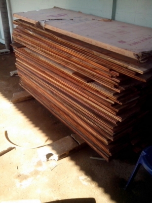 ไม้กระดานพื้นมะค่าหน้า 10-15  นิ้ว