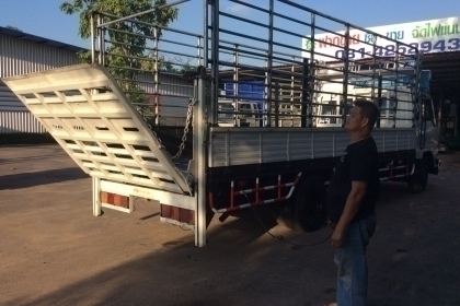 ลิฟต์ท้ายถอดลงออกจากรถHino สภาพสวย ขาย 38,000 บาท ศุภากร 081-1903107