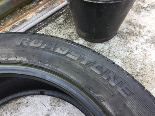 ยาง ROADSTONE 265-50-20 ปี 15 ครบชุด 4 เส้น 2900 สวยๆไม่บวมไม่กินข้างดอกยางเหลือเยอะเอาไปวิ่งกันใด้อ ยาง ROADSTONE 265-50-20 ปี 15 ครบชุด 4 เส้น 2900 สวยๆไม่บวมไม่กินข้างดอกยางเหลือเยอะเอาไปวิ่งกันใด้อ