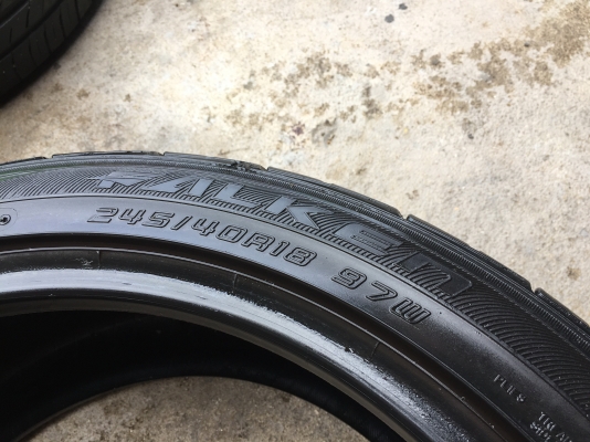 ยาง FALKEN 245-40-18 ปี 16 2 เส้น 2000 ไม่มีปะไม่บวมไม่กินข้างดอกยางเหลือเยอะเอาไปวิ่งกันใด้อีกยาวค่
