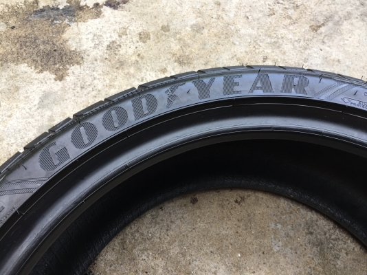 ยาง Goodyear 225-40-18 ปี 17 1 ปี 15 1 2 เส้น 2000 ไม่บวมไม่กินข้างดอกยางเหลือเยอะเอาไปวิ่งกันใด้อีก ยาง Goodyear 225-40-18 ปี 17 1 ปี 15 1 2 เส้น 2000 ไม่บวมไม่กินข้างดอกยางเหลือเยอะเอาไปวิ่งกันใด้อีก