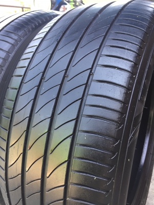 ยาง Michelin 235-55-17 ปี 16 2 เส้น 1300 สวยๆไม่มีปะไม่บวมไม่กินข้างดอกยางเหลือเยอะเอาไปวิ่งกันใด้อี