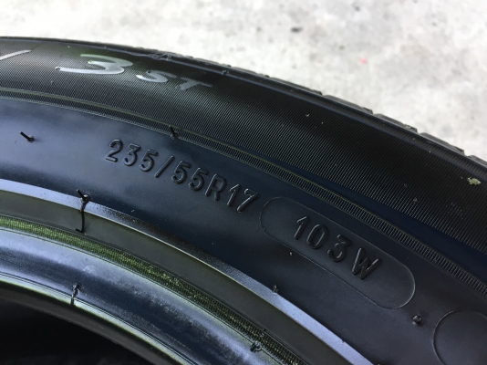 ยาง Michelin 235-55-17 ปี 16 2 เส้น 1300 สวยๆไม่มีปะไม่บวมไม่กินข้างดอกยางเหลือเยอะเอาไปวิ่งกันใด้อี