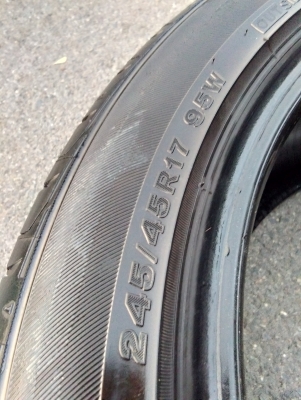ขายยาง Bridgestone 245/45R17 ปี 16