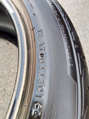 ขายยาง Bridgestone 245/45R17 ปี 16