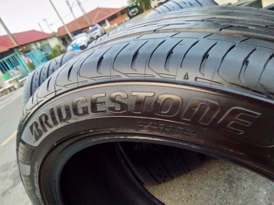 ขายยาง Bridgestone 245/45R17 ปี 16