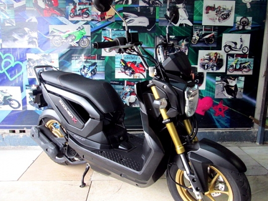 Zoomer x สีดำด้าน ตัวไมล์แดง Top ล้อแม็กทอง คอมบายเบรค 29900 Zoomer x สีดำด้าน ตัวไมล์แดง Top ล้อแม็กทอง คอมบายเบรค 29900