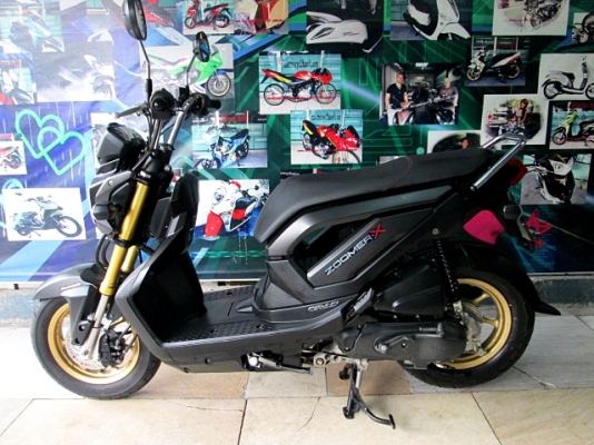 Zoomer x สีดำด้าน ตัวไมล์แดง Top ล้อแม็กทอง คอมบายเบรค 29900 Zoomer x สีดำด้าน ตัวไมล์แดง Top ล้อแม็กทอง คอมบายเบรค 29900