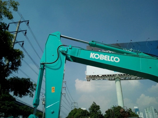 KOBELCO รุ่น SK200-8 YN 11