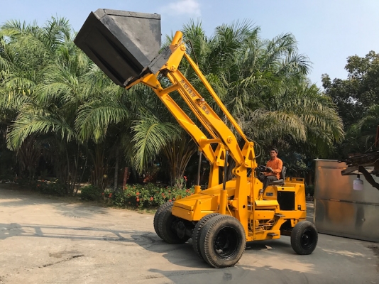 ขายรถตักKOMATSU SD20 สวยเดิมจากญี่ปุ่น2ตัน งากระดก ยังไม่เคยใช้ในไทย 195,000เท่านั้น