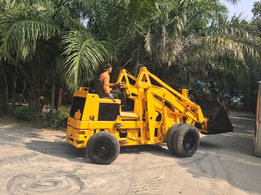 ขายรถตักKOMATSU SD20 สวยเดิมจากญี่ปุ่น2ตัน งากระดก ยังไม่เคยใช้ในไทย 195,000เท่านั้น