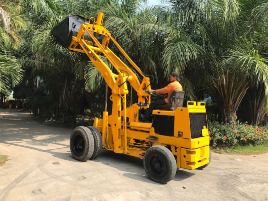 ขายรถตักKOMATSU SD20 สวยเดิมจากญี่ปุ่น2ตัน งากระดก ยังไม่เคยใช้ในไทย 195,000เท่านั้น