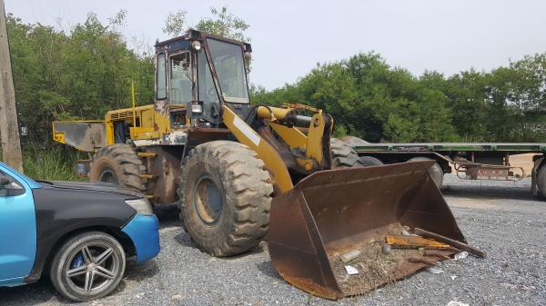 ขายรถตักล้อยาง