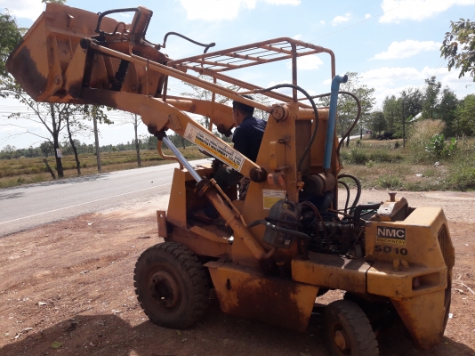 ขายรถตัก KOMATSU SD10 สภาพพร้อมไช้ ล้อหน้าคู่