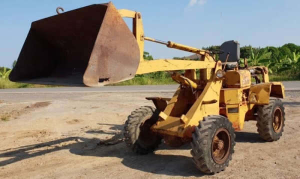 HL15รถตักมิสซูเอวอ่อนตัก1คิวยกสูง3เมตรดีเซล2สูบขายถูกที่ราคา155,000บาทเท่านั้นนั้นนั้น..เอกสารอินวอยโทร 081-989-1989 หรั่งครับ