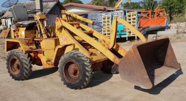 HL15รถตักมิสซูเอวอ่อนตัก1คิวยกสูง3เมตรดีเซล2สูบขายถูกที่ราคา155,000บาทเท่านั้นนั้นนั้น..เอกสารอินวอยโทร 081-989-1989 หรั่งครับ