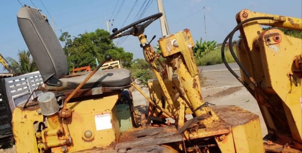 HL15รถตักมิสซูเอวอ่อนตัก1คิวยกสูง3เมตรดีเซล2สูบขายถูกที่ราคา155,000บาทเท่านั้นนั้นนั้น..เอกสารอินวอยโทร 081-989-1989 หรั่งครับ