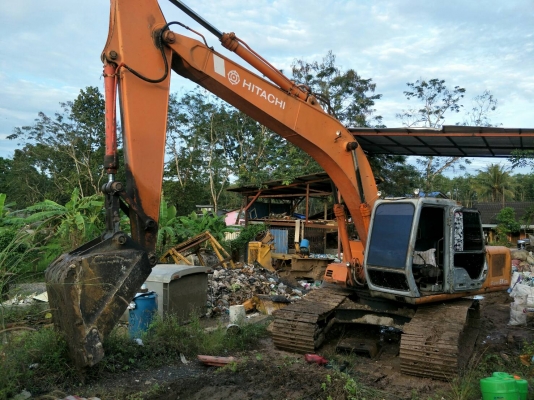 มีVDOให้ชม. HITACHI.EX200-2 มีแอร์พร้อม ราคา 250,000
