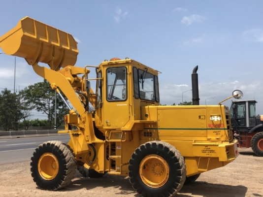 ขายรถตักล้อยาง KOMATSU WA200-1 นำเข้าเองจากญี่ปุ่น สภาพสวยพร้อมใช้ มีVDOการทำงานครับ