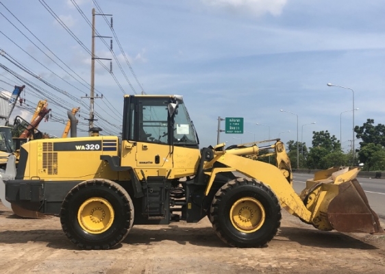ขายรถตักล้อยาง KOMATSU WA320-6 ปี 2012 นำเข้าเองจากญี่ปุ่น สภาพสวยพร้อมใช้ มีVDOการทำงานครับ