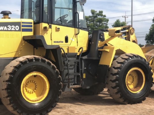ขายรถตักล้อยาง KOMATSU WA320-6 ปี 2012 นำเข้าเองจากญี่ปุ่น สภาพสวยพร้อมใช้ มีVDOการทำงานครับ