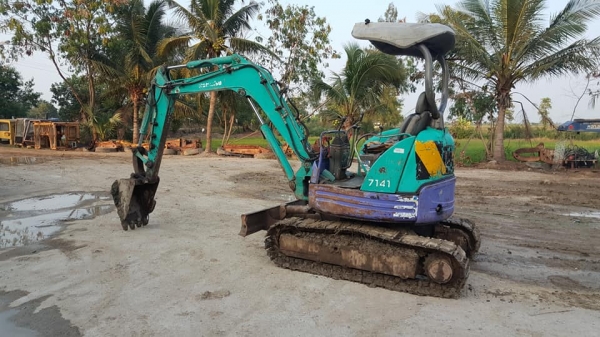 ขายรถขุด KOMATSU PC30FR-1 เครื่องKomatsu เครื่องยนต์3D82 ขนาด 3 สูบ คอนโทรลน้ำมัน ปั้มนิ้ว แทรคเหล็ก ใบมีด มีหลังคา รถเก่าบริษัท สภาพพร้อมใช้งาน (มีลายเจาะ ขายพร้อมหัวกระแทกและบุ้งกี๋)