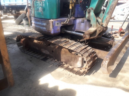 ขายรถขุด KOMATSU PC30FR-1 เครื่องKomatsu เครื่องยนต์3D82 ขนาด 3 สูบ คอนโทรลน้ำมัน ปั้มนิ้ว แทรคเหล็ก ใบมีด มีหลังคา รถเก่าบริษัท สภาพพร้อมใช้งาน (มีลายเจาะ ขายพร้อมหัวกระแทกและบุ้งกี๋)
