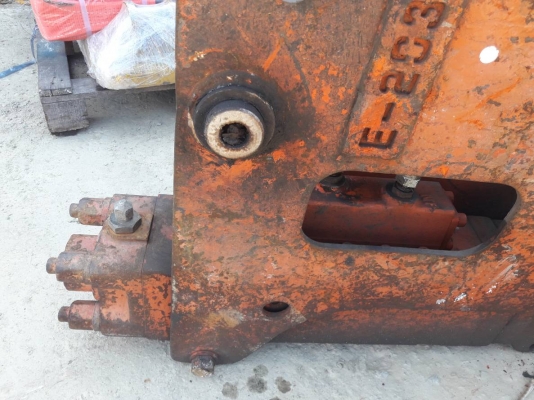 ขายรถขุด KOMATSU PC30FR-1 เครื่องKomatsu เครื่องยนต์3D82 ขนาด 3 สูบ คอนโทรลน้ำมัน ปั้มนิ้ว แทรคเหล็ก ใบมีด มีหลังคา รถเก่าบริษัท สภาพพร้อมใช้งาน (มีลายเจาะ ขายพร้อมหัวกระแทกและบุ้งกี๋)