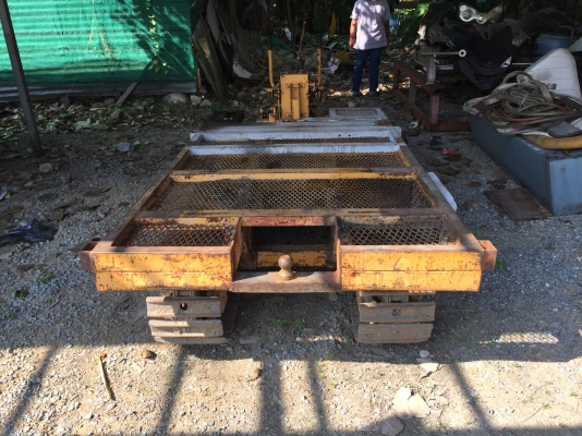 ขายรถตีบตะขาบ (รถเปล่าไม่มีเครื่อง)